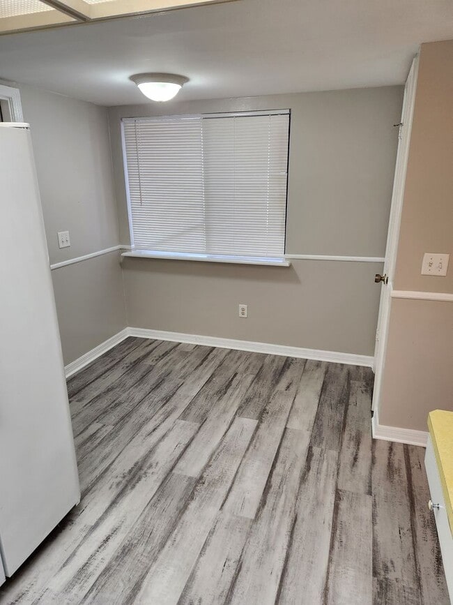 Building Photo - Charming 3-1.5 Duplex Near SunRail – Maitland