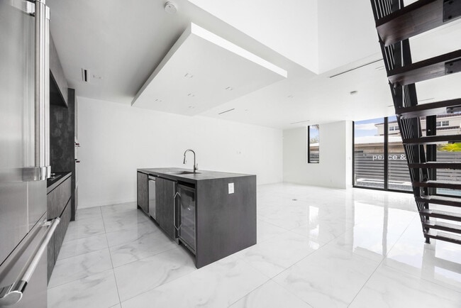 Building Photo - 2516 NE 21st St