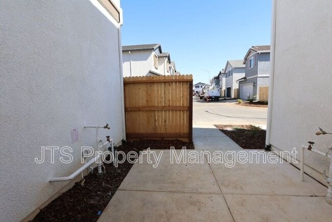 Building Photo - 4266 Aura Way