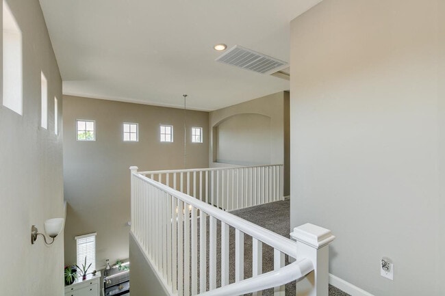 Building Photo - 1367 S Country Club Dr