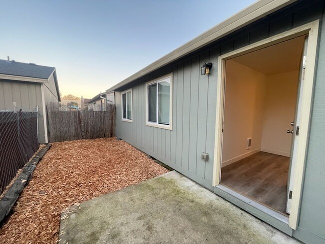 Building Photo - Newly Remodeled 3 Bedroom Ranch Style Home