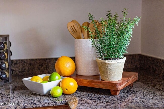 Building Photo - 1148 E Glenn Dr