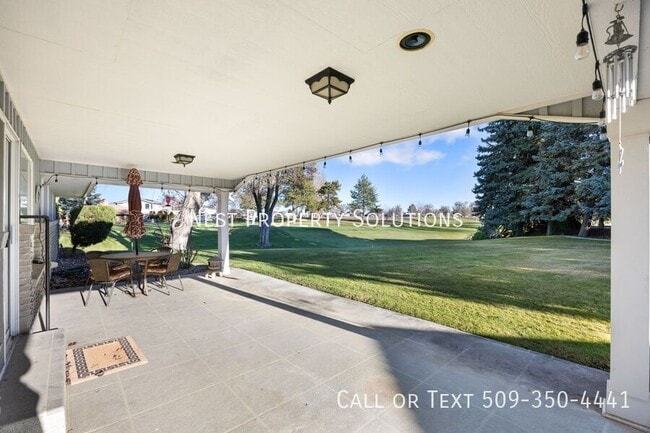 Building Photo - 1227 Fairway Dr NE