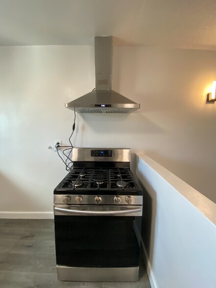 Building Photo - 1515-1515 E 20th St