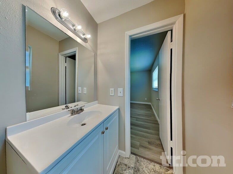 Building Photo - 902 Check Pl