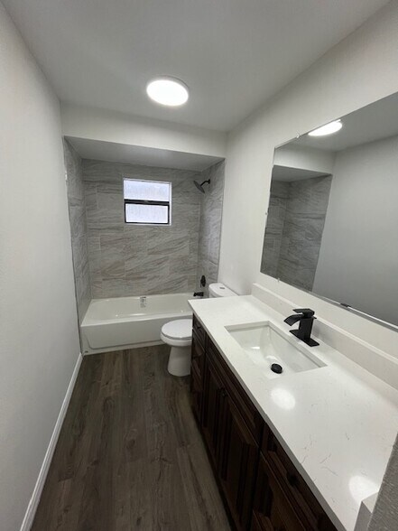 Building Photo - 6911 Karin Ct