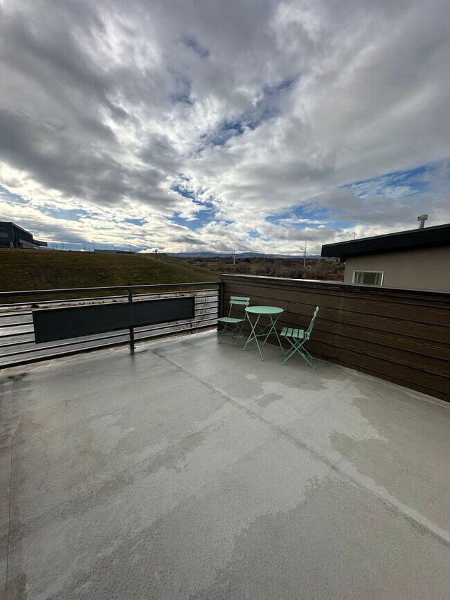 Building Photo - GORGEOUS Home!!!!