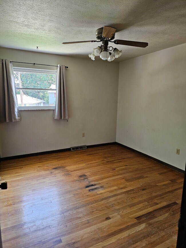 Building Photo - 37377 Green Dr