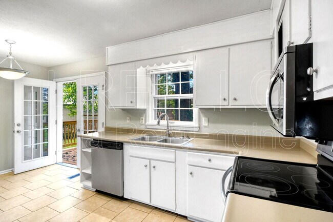Building Photo - 1111 Fenley Ave