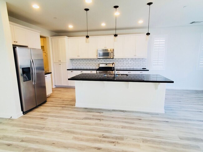 Building Photo - Beautiful Newer Construction Home in Chapm...