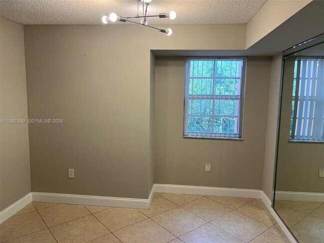 Building Photo - 19701 E Country Club Dr