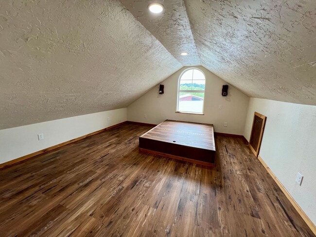 Building Photo - Charming Barn-Style 1BD/1BA – Country Setting
