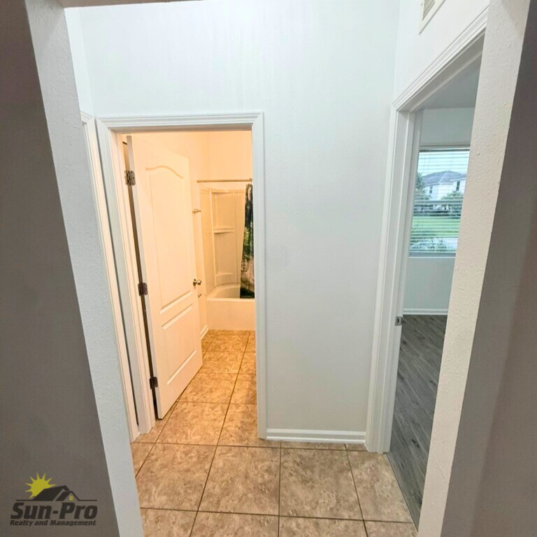 Building Photo - 1932 Cove Point Rd