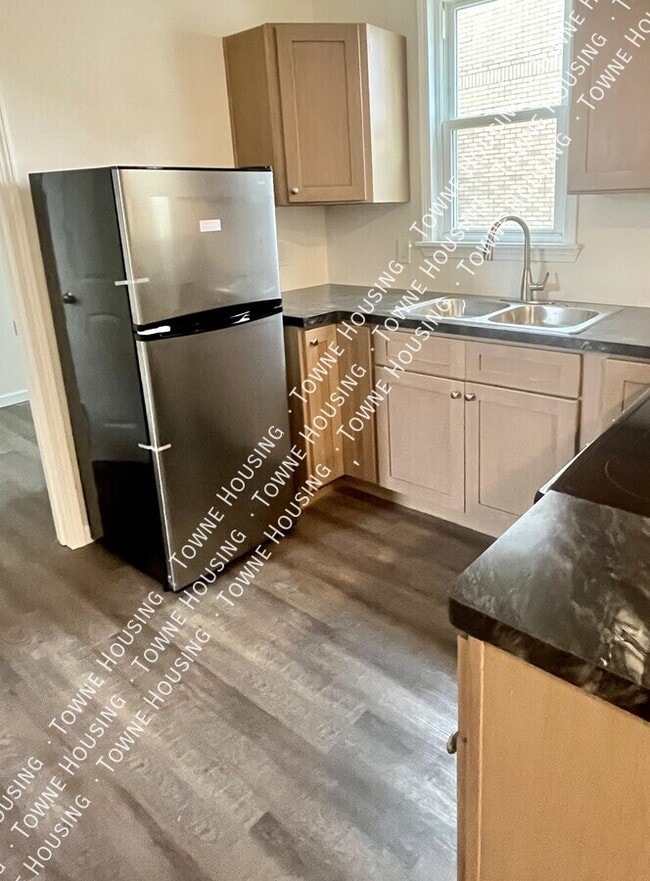 Building Photo - 20 Marion St