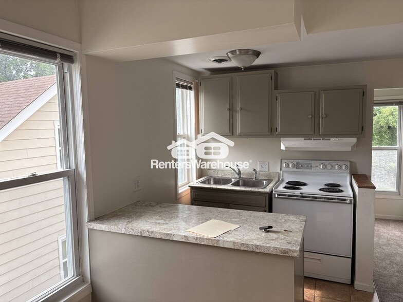 Building Photo - 708 Randolph Ave