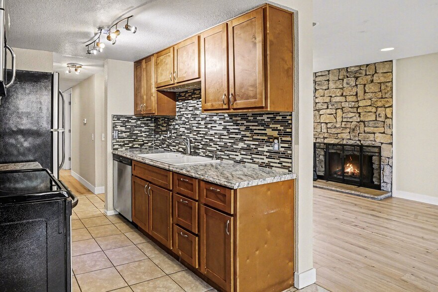 Building Photo - 9867 E Peakview Ave