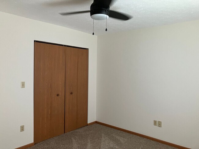 Building Photo - Charming 2-Bedroom Ranch in Peaceful Piqua...
