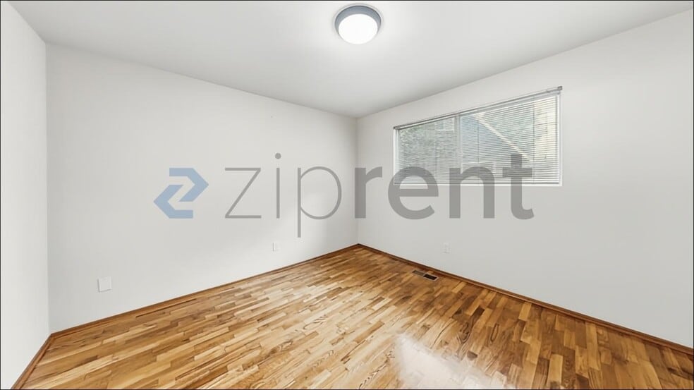 Building Photo - Unit