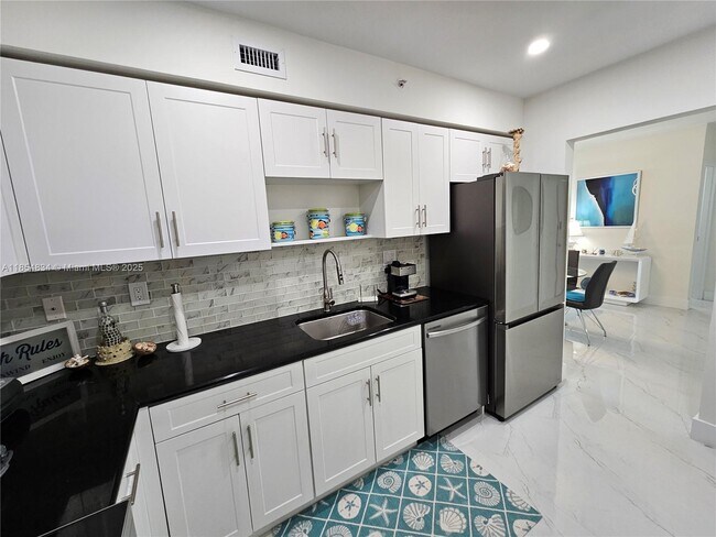 Building Photo - 2501 S Ocean Dr