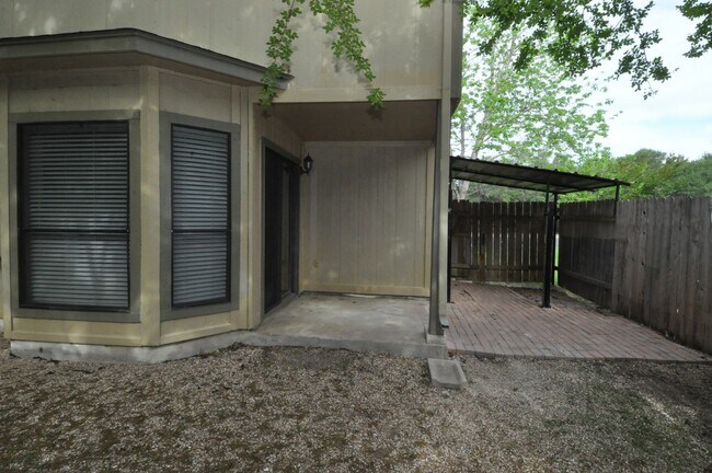 Building Photo - 13405 Saddlebrook Trail