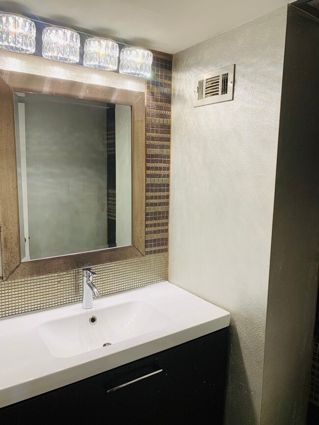 Building Photo - 4523 La Carmen Ct