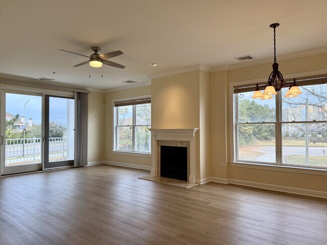 Building Photo - "Coastal Comfort: Spacious 2-Bedroom Condo Retreat in Virginia Beach"