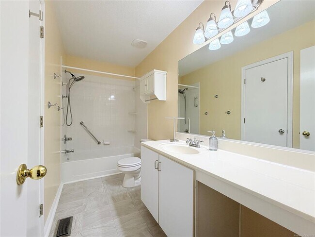 Building Photo - 708 Settlement Dr