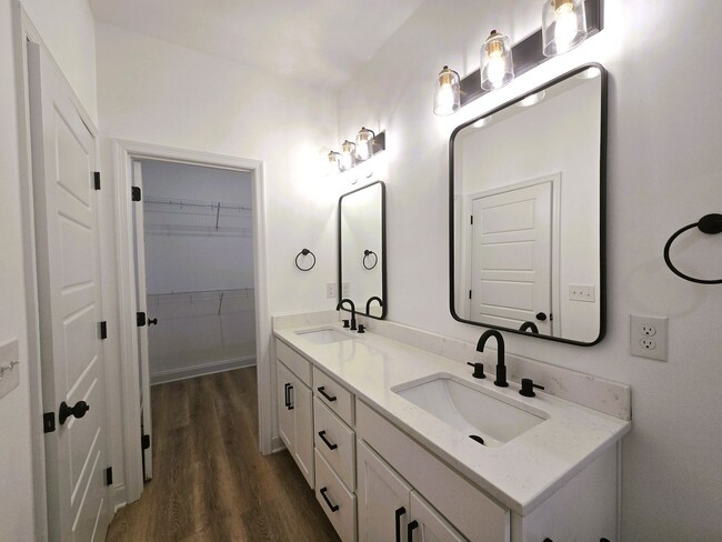 Building Photo - Beautiful new built three-bedroom, two-bat...