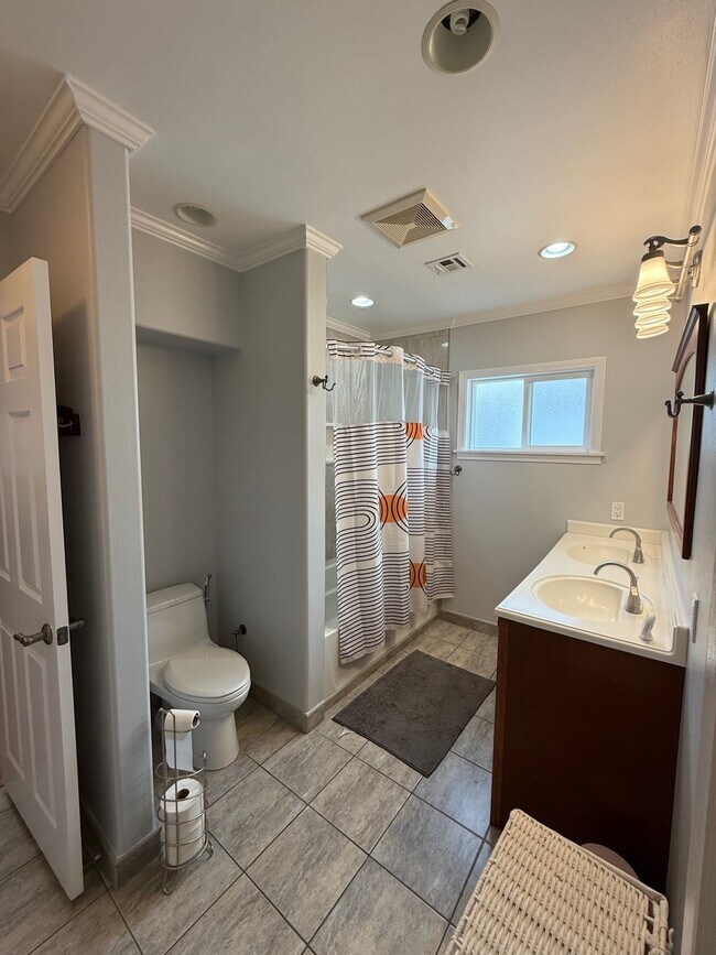 Building Photo - 15206 Chanera Ave