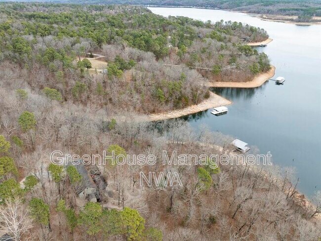 Building Photo - 8984 Falls Hollow Rd