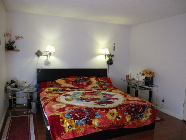 Building Photo - 574 Glenmoor Circle