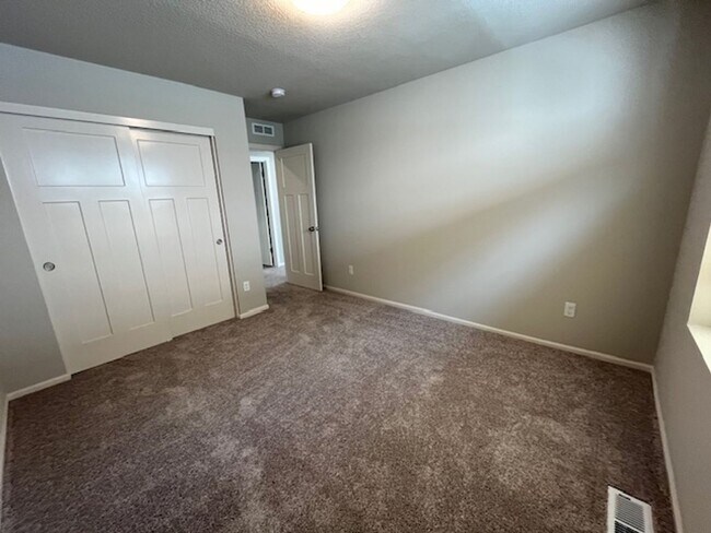 Building Photo - $500 off first month! 4 Bedroom 2.5 Bath Home McMinnville OR