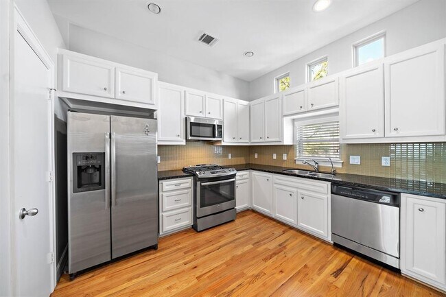 Building Photo - 2710 Hullsmith Dr