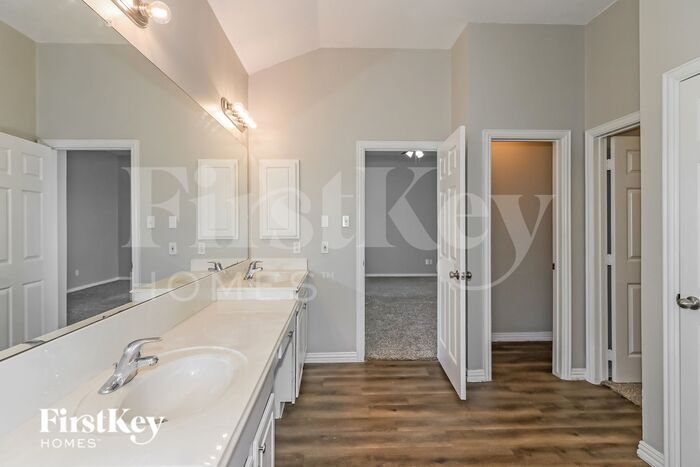 Building Photo - 15814 Stiller Park Dr