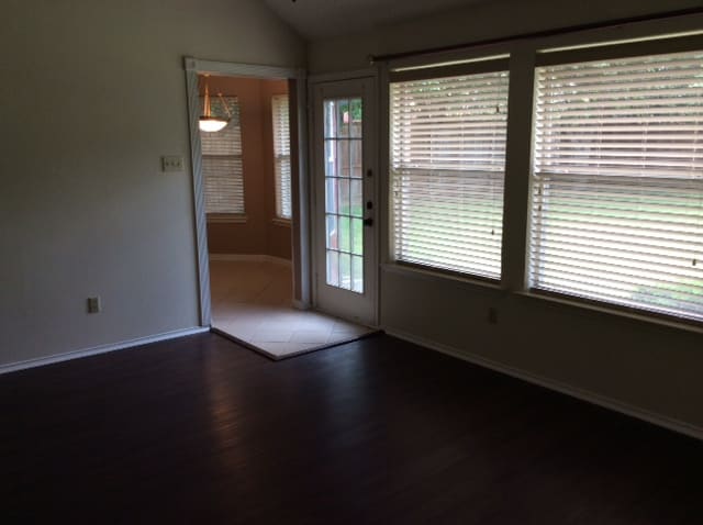 Building Photo - 2202 Bowie Ln