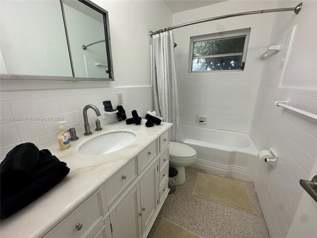 Building Photo - 2901 NW 9th Terrace