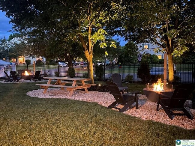 Building Photo - 1963 Delancey St