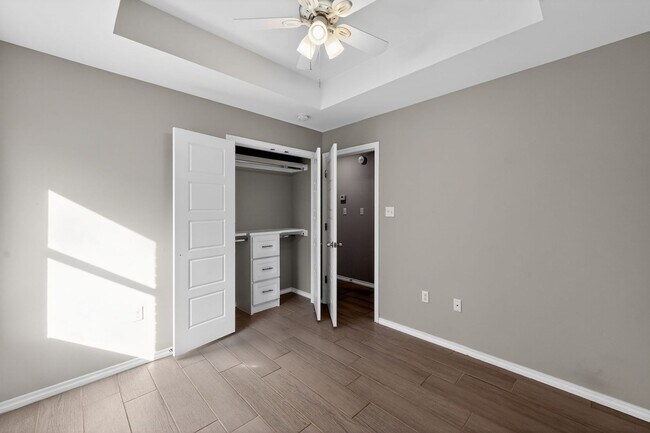 Building Photo - Charming 3BR Duplex in Brownsville