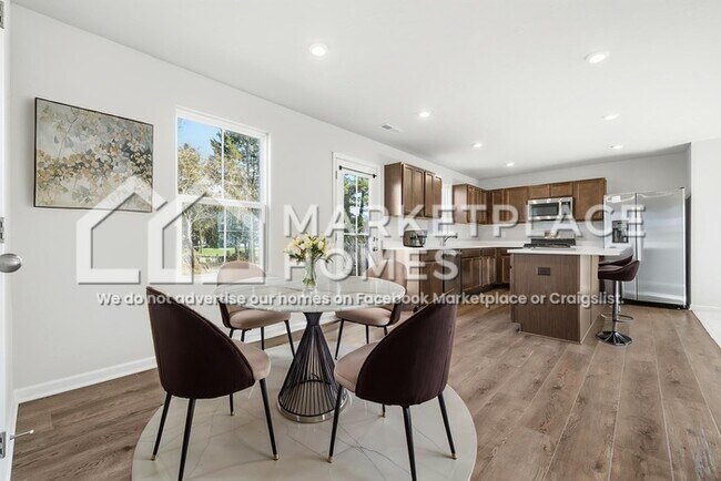 Building Photo - 1645 Juniper Ln