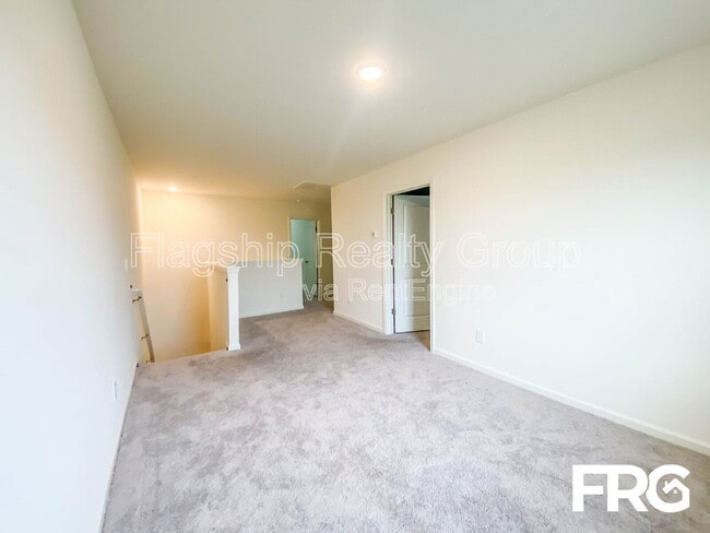 Building Photo - 300 Kenison Way
