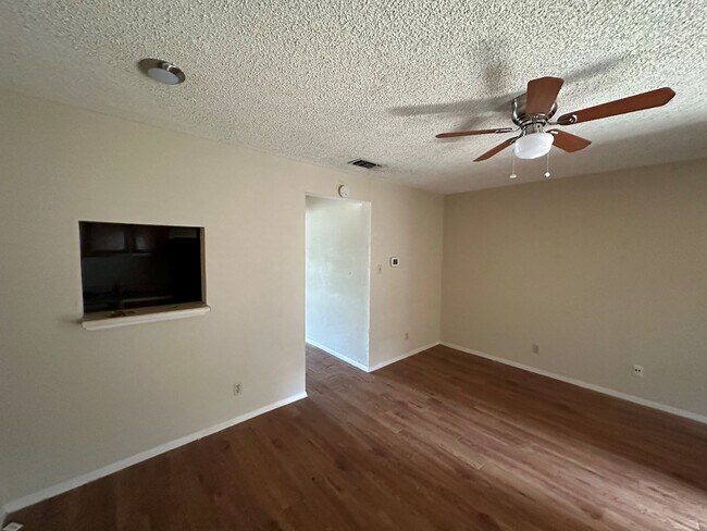 Building Photo - 1/1 Apartment in Hyde Park