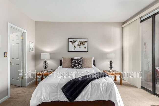 Building Photo - 9708-9708 E Vía Linda