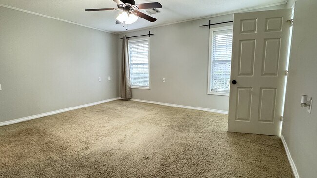 Building Photo - 203 Williamsburg Dr