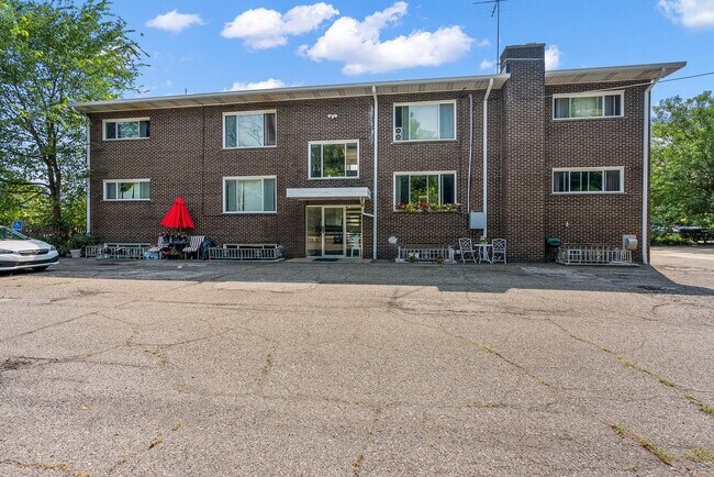 Building Photo - 120 N Prospect Rd