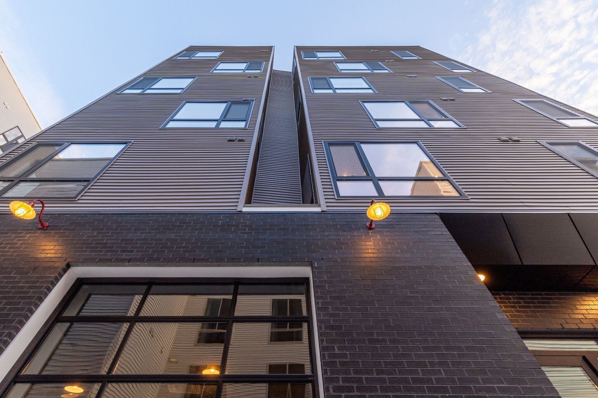 Building Photo - 629 W Girard Ave