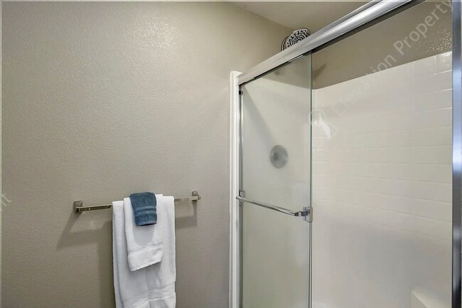 Building Photo - Comfortable Single-Level Home in NE Redmond