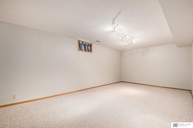 Building Photo - 11419 S 44th St