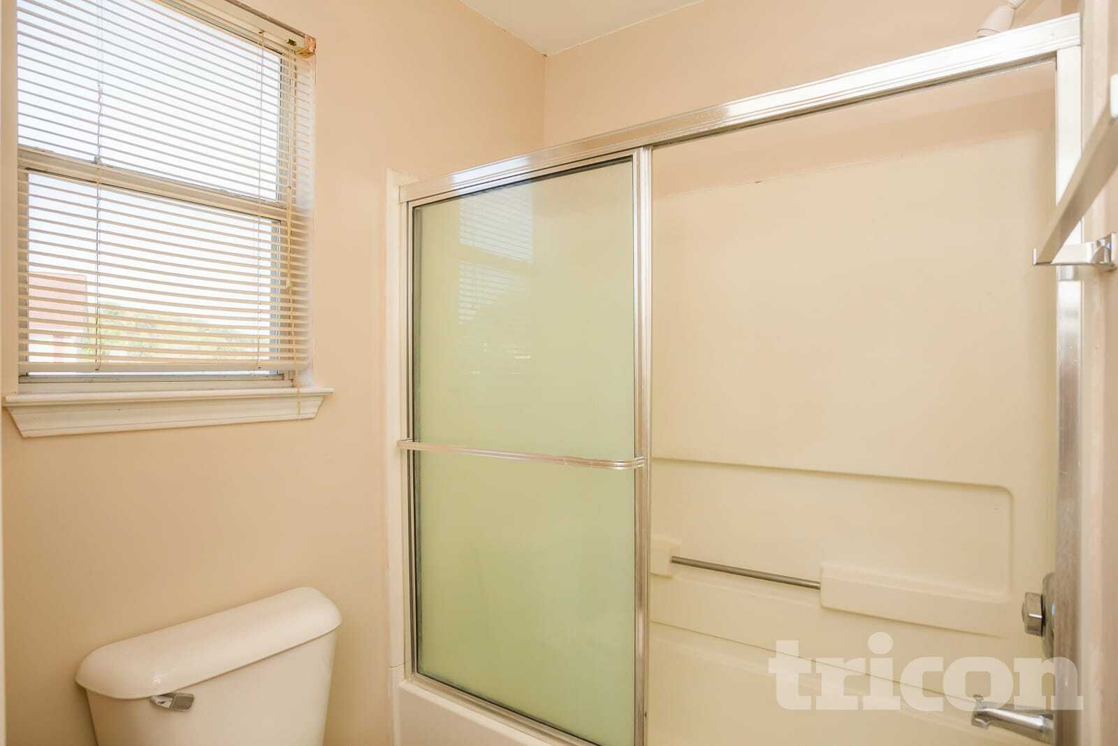 Building Photo - 815 Tramore Dr