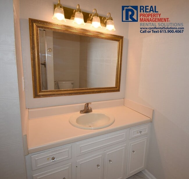 Building Photo - Spacious 3BR/2.5BA in Murfreesboro!