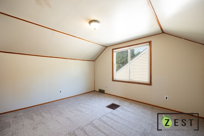 Building Photo - Carming 3-Bedroom Bungalow with Fresh Upda...